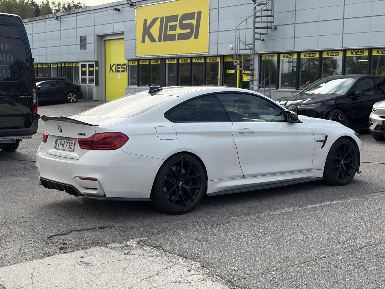 BMW M4 vaihtoauto