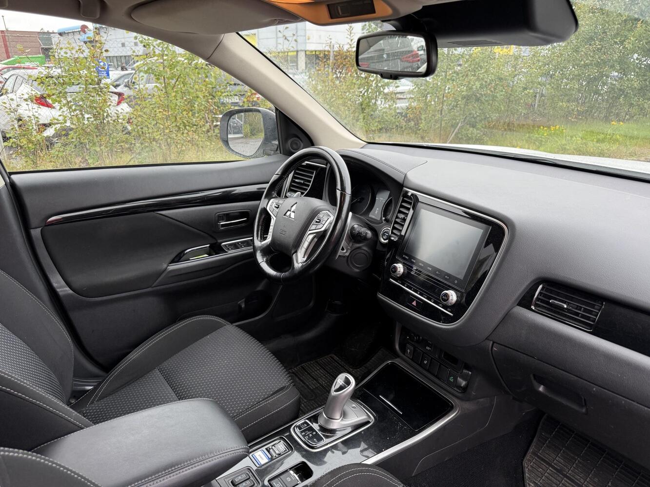 Mitsubishi Outlander PHEV vaihtoauto