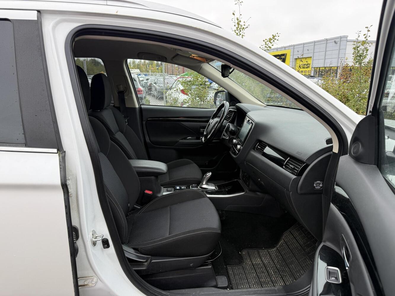 Mitsubishi Outlander PHEV vaihtoauto