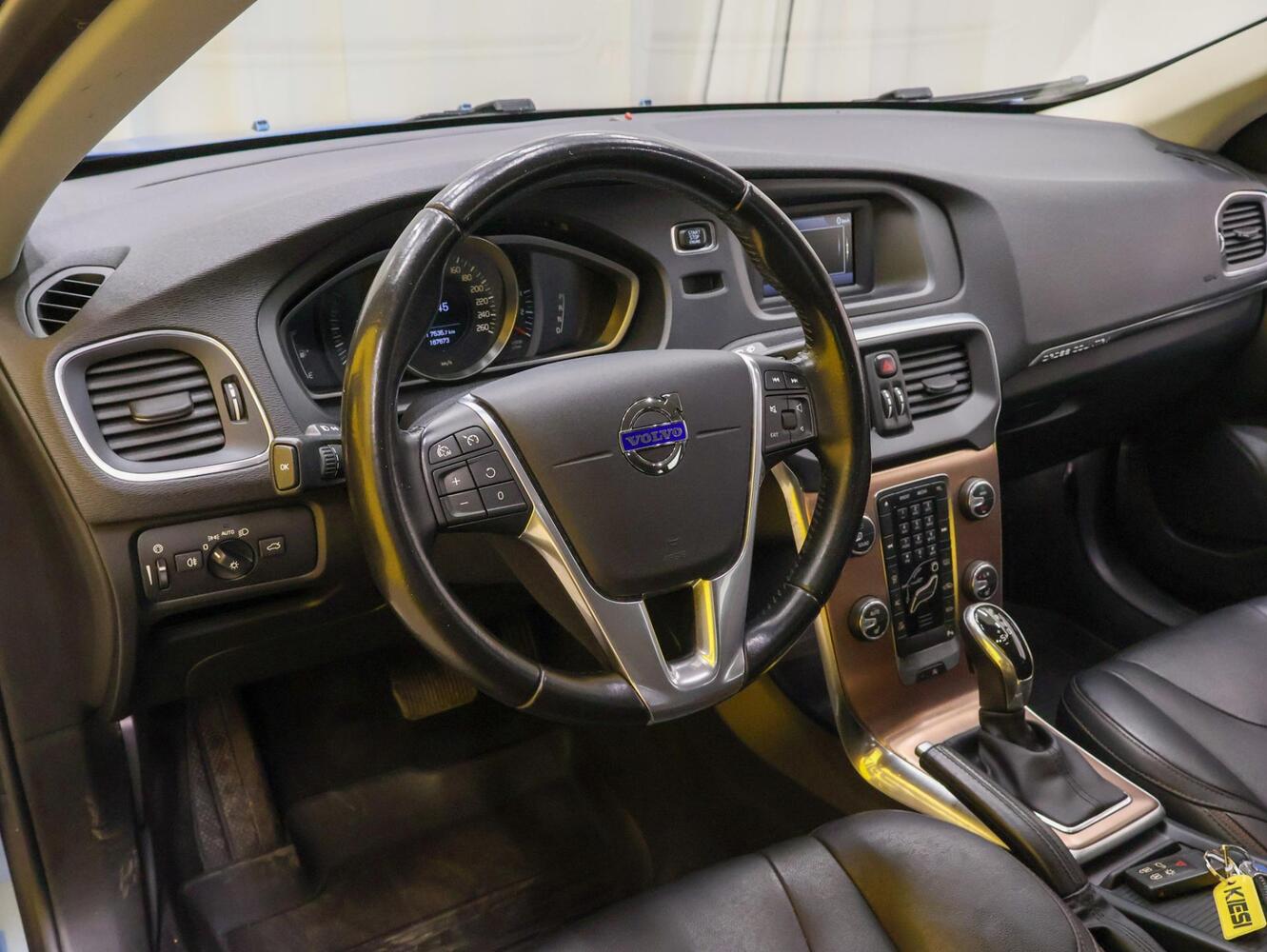 Volvo V40 Cross Country vaihtoauto