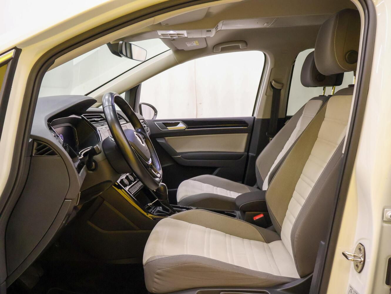 Volkswagen Touran vaihtoauto