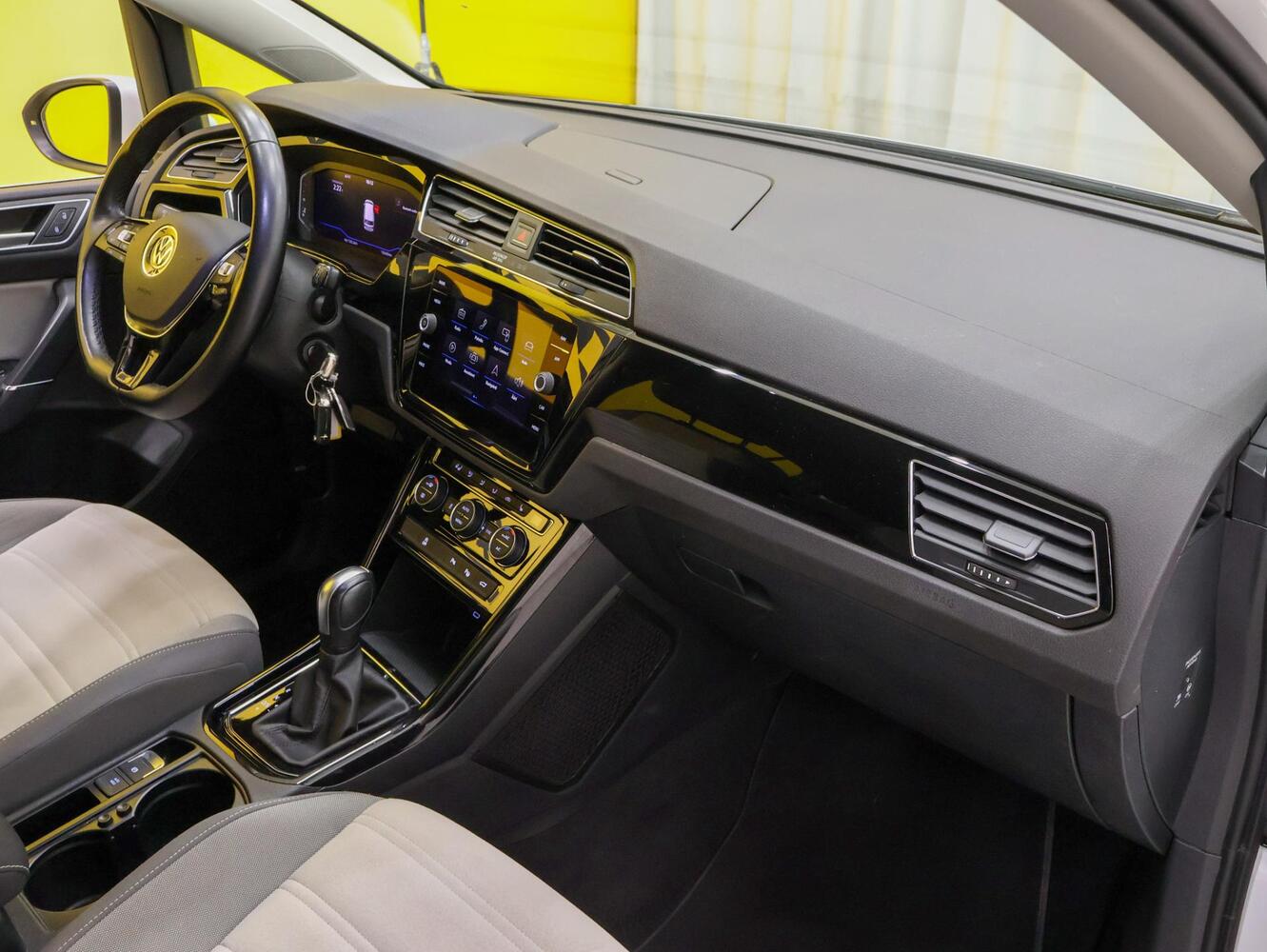 Volkswagen Touran vaihtoauto