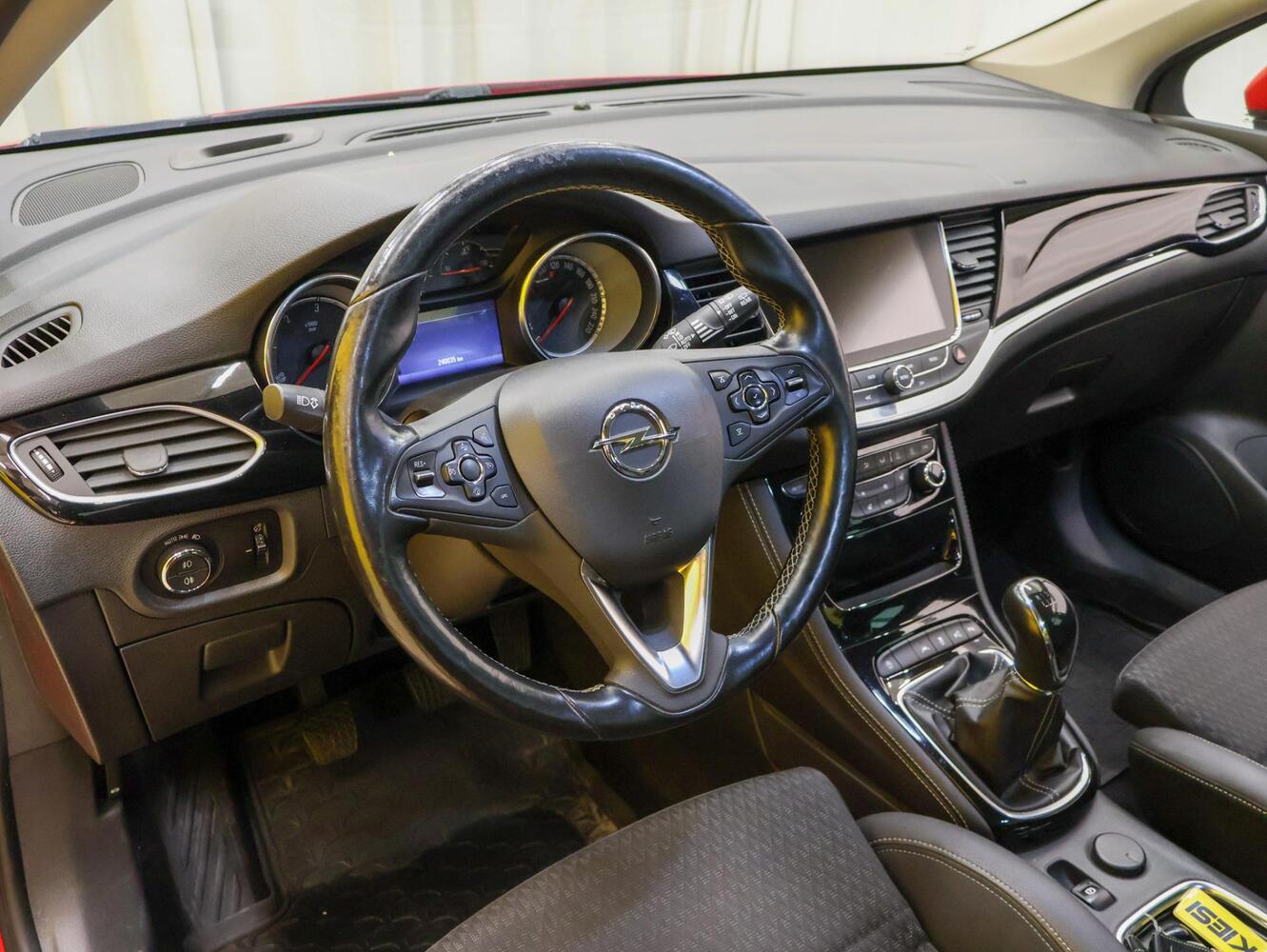 Opel Astra vaihtoauto