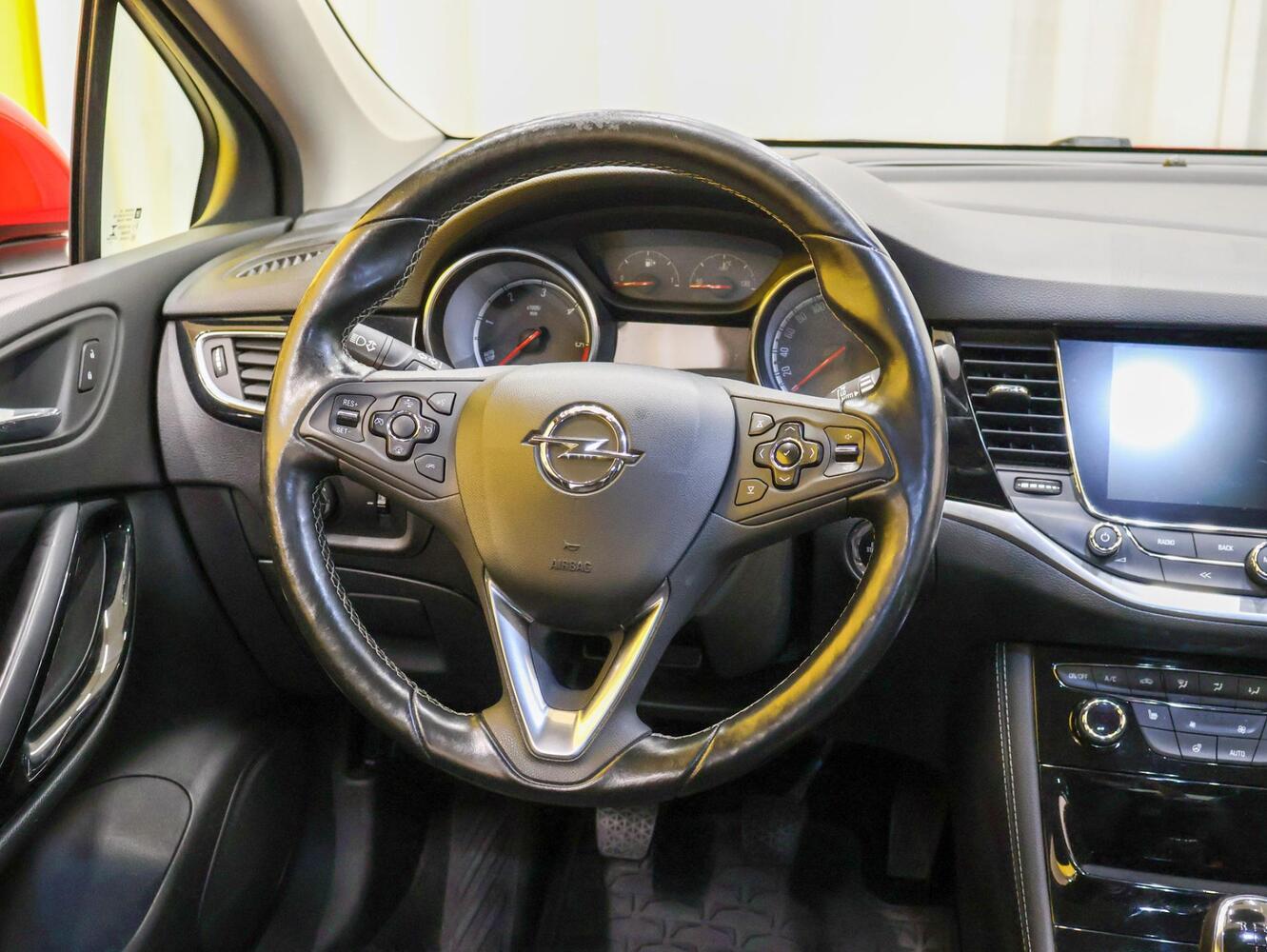 Opel Astra vaihtoauto