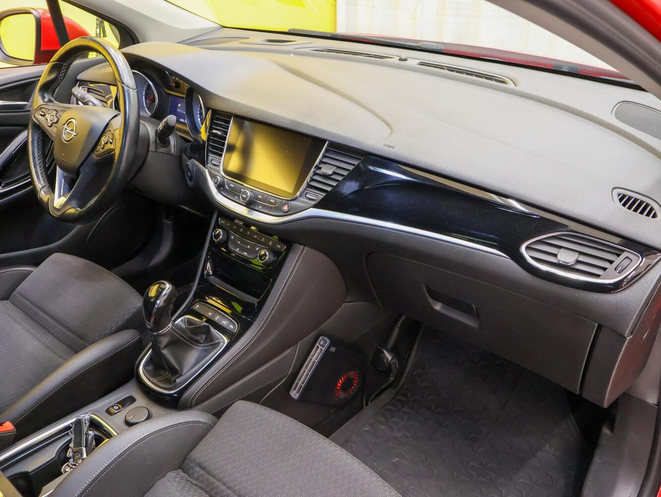 Opel Astra vaihtoauto