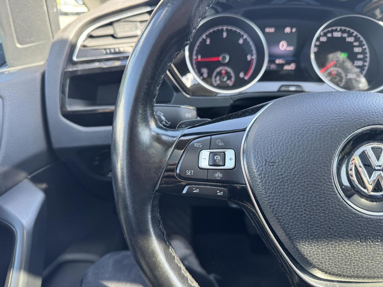 Volkswagen Touran vaihtoauto