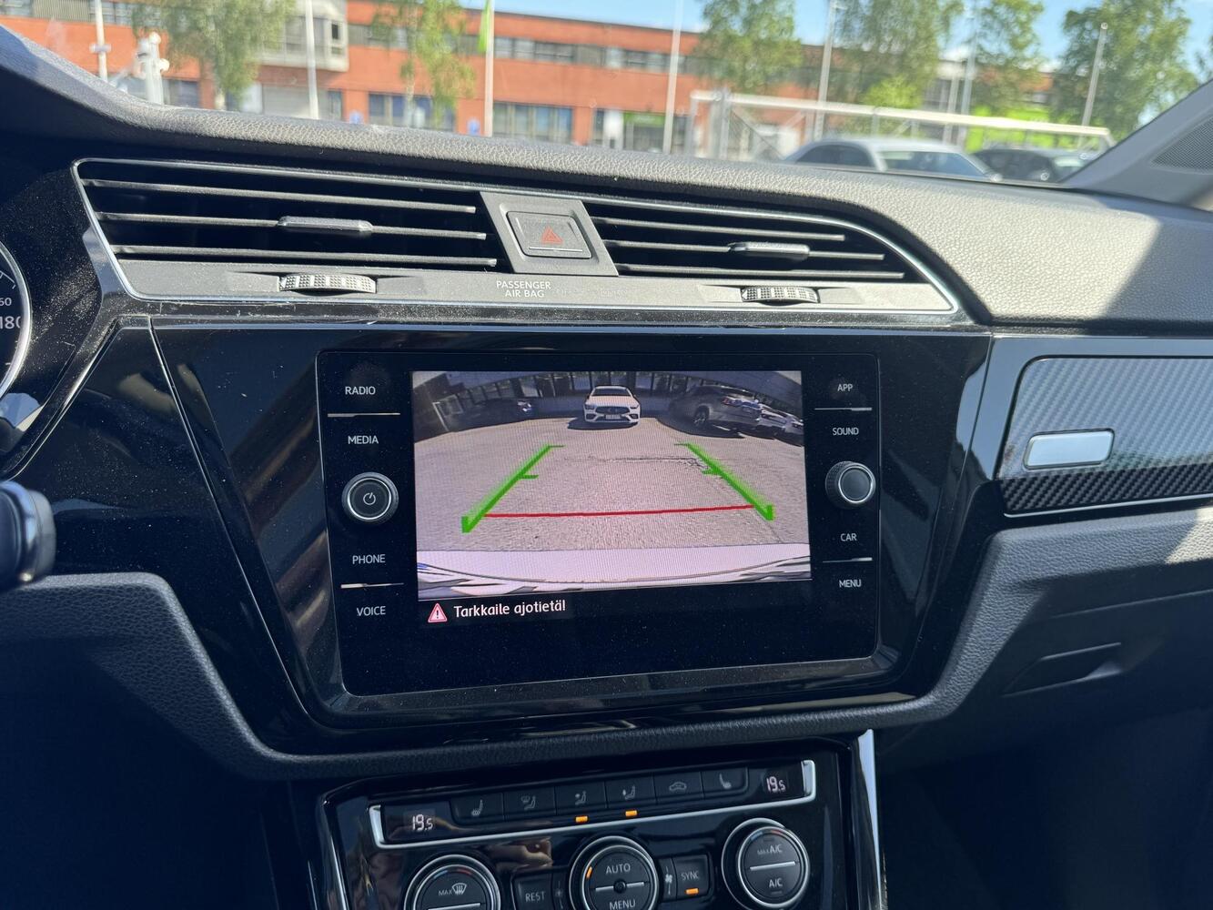 Volkswagen Touran vaihtoauto