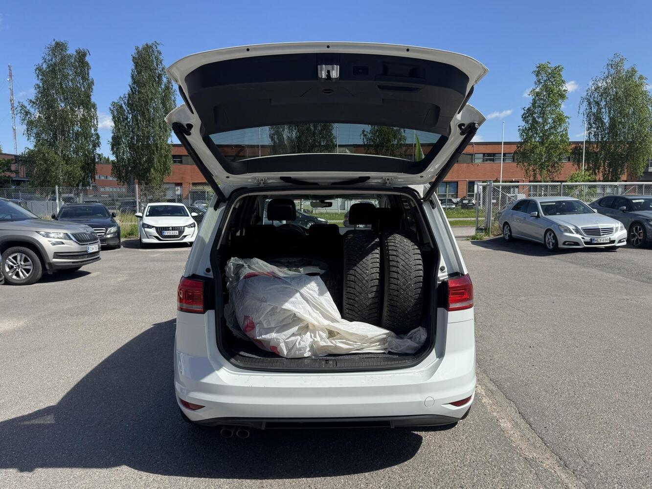Volkswagen Touran vaihtoauto