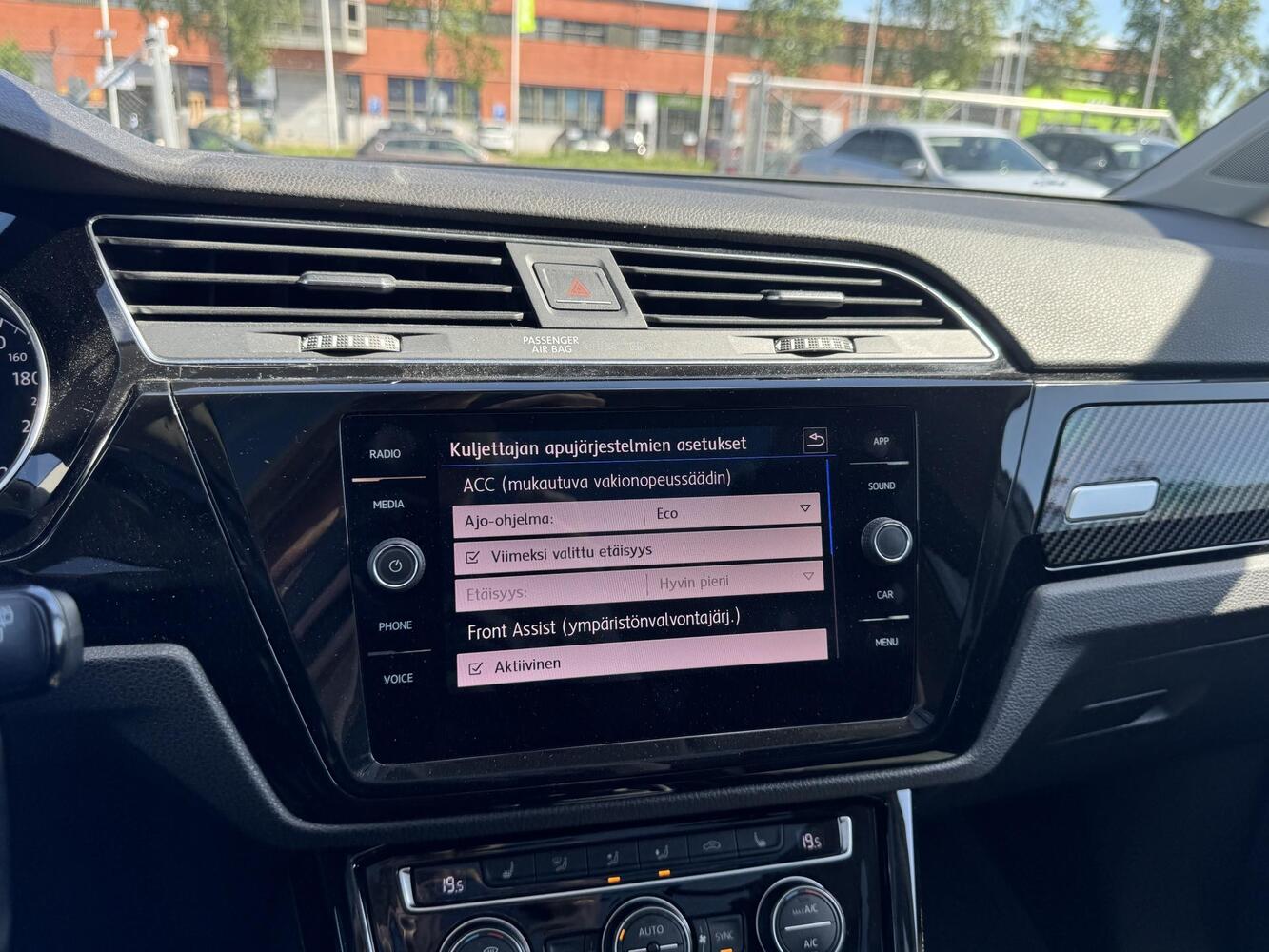 Volkswagen Touran vaihtoauto