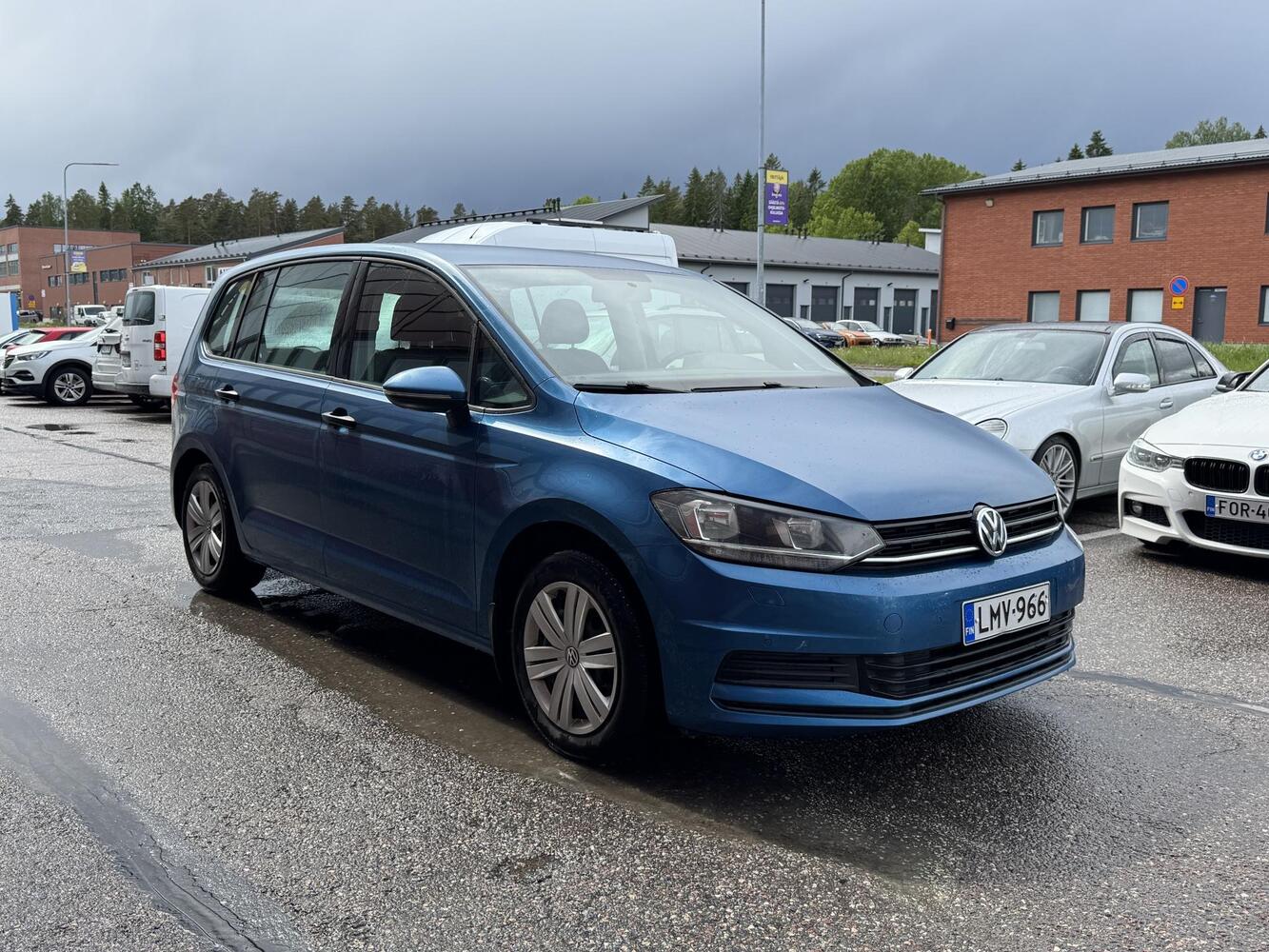 Volkswagen Touran vaihtoauto