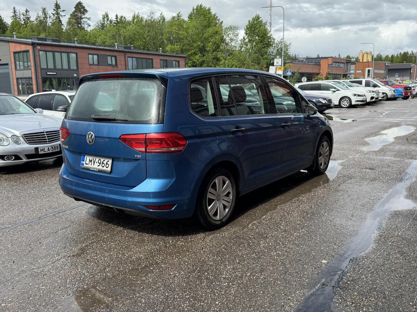 Volkswagen Touran vaihtoauto