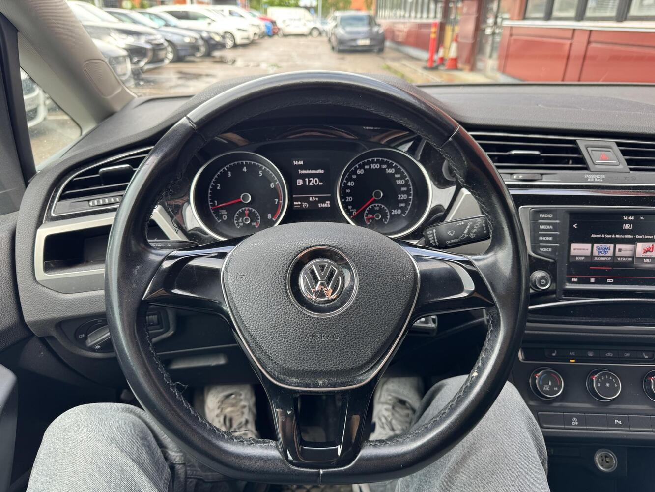 Volkswagen Touran vaihtoauto