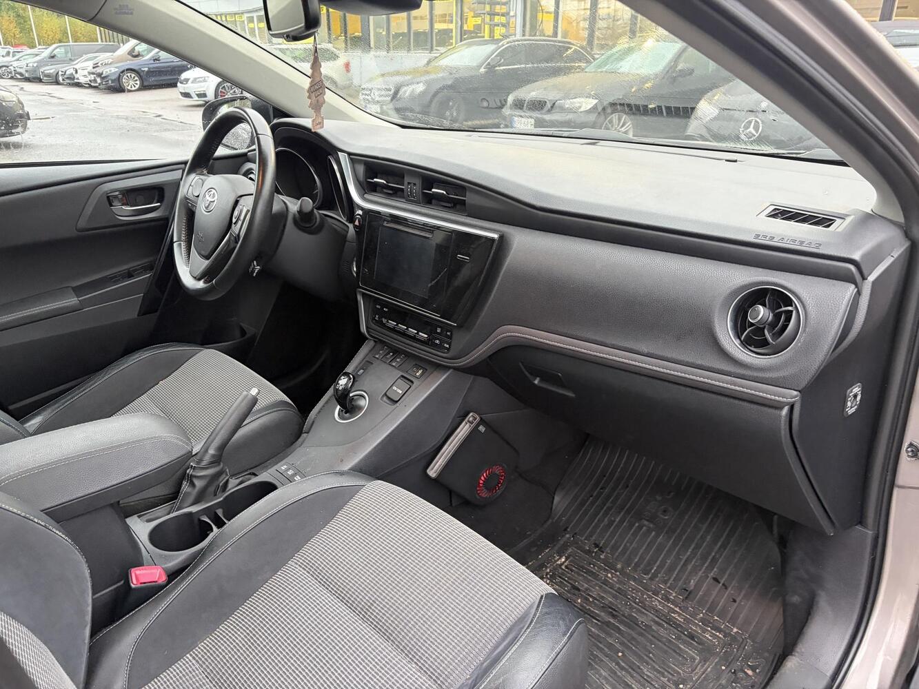 Toyota Auris vaihtoauto