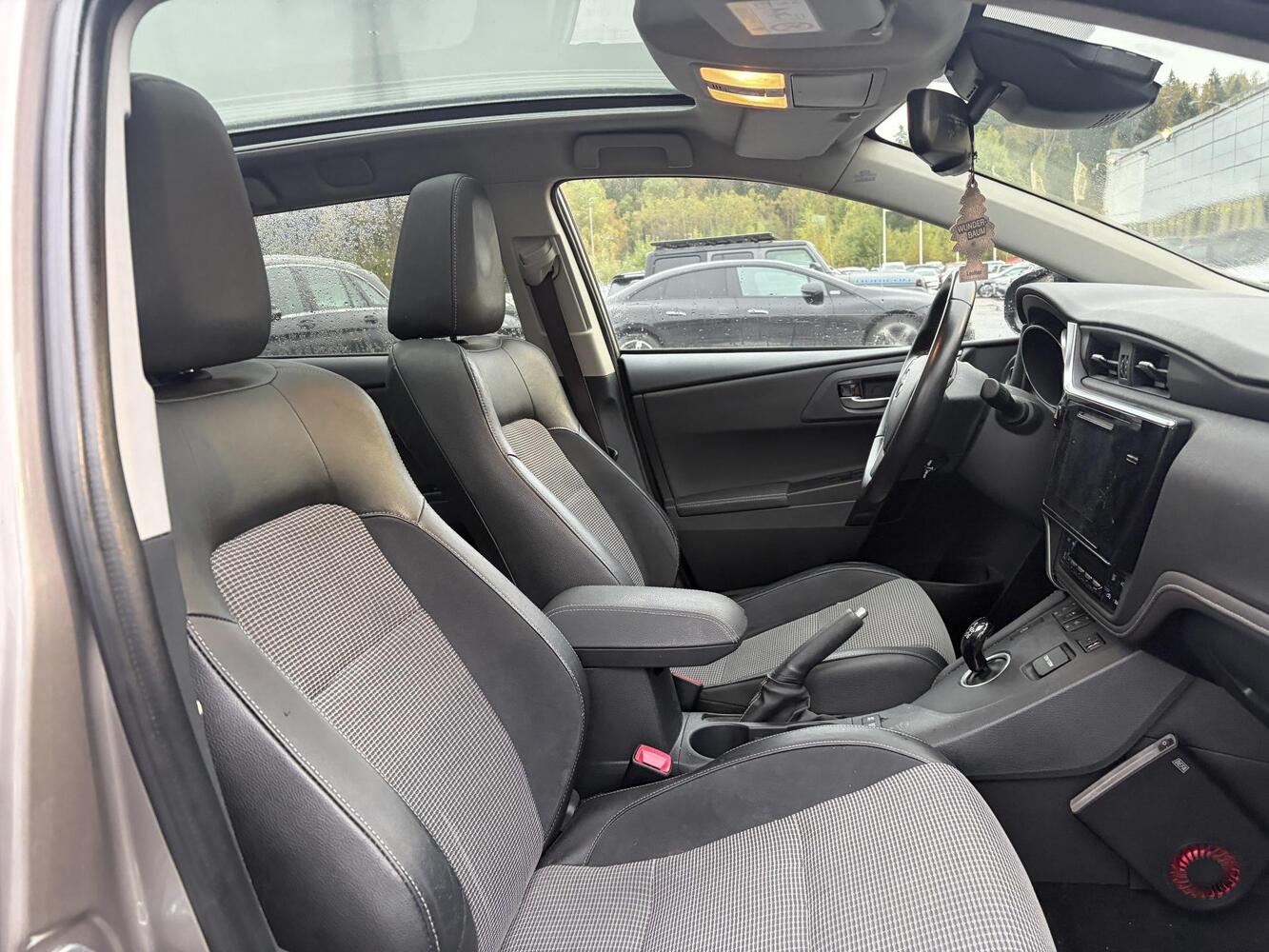 Toyota Auris vaihtoauto