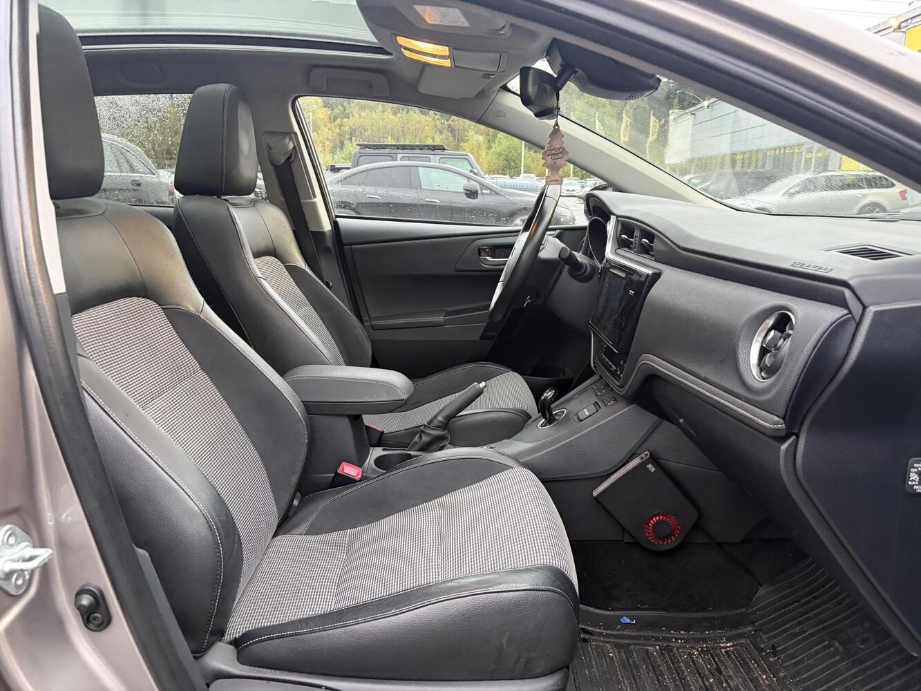 Toyota Auris vaihtoauto