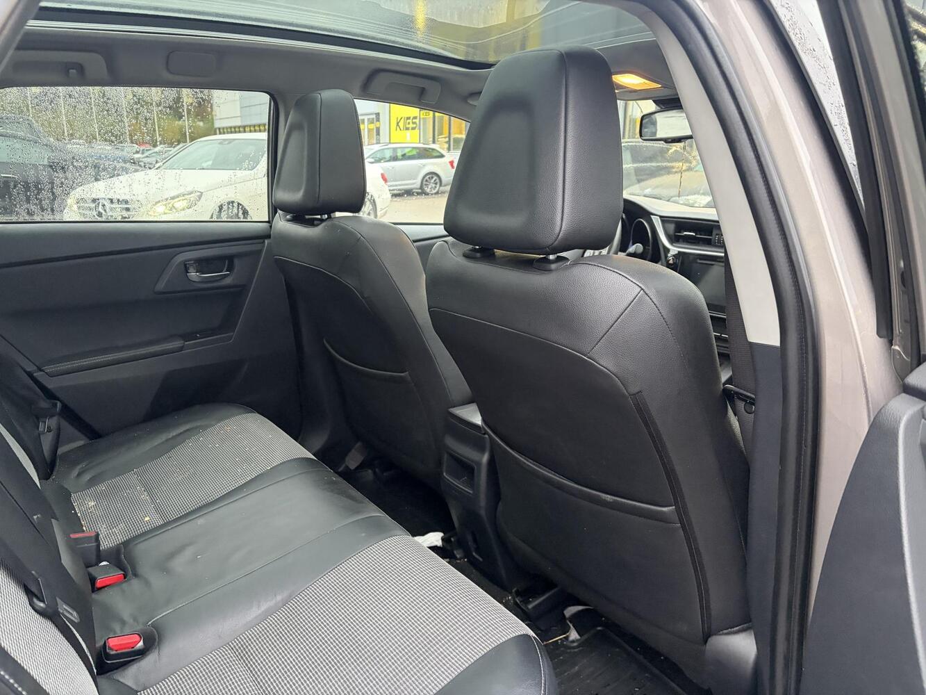 Toyota Auris vaihtoauto