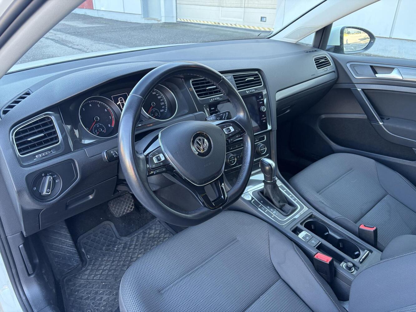 Volkswagen Golf vaihtoauto