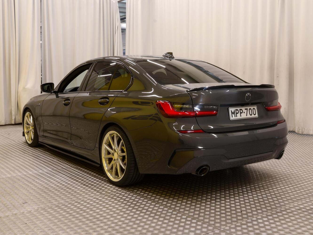 BMW 330 vaihtoauto