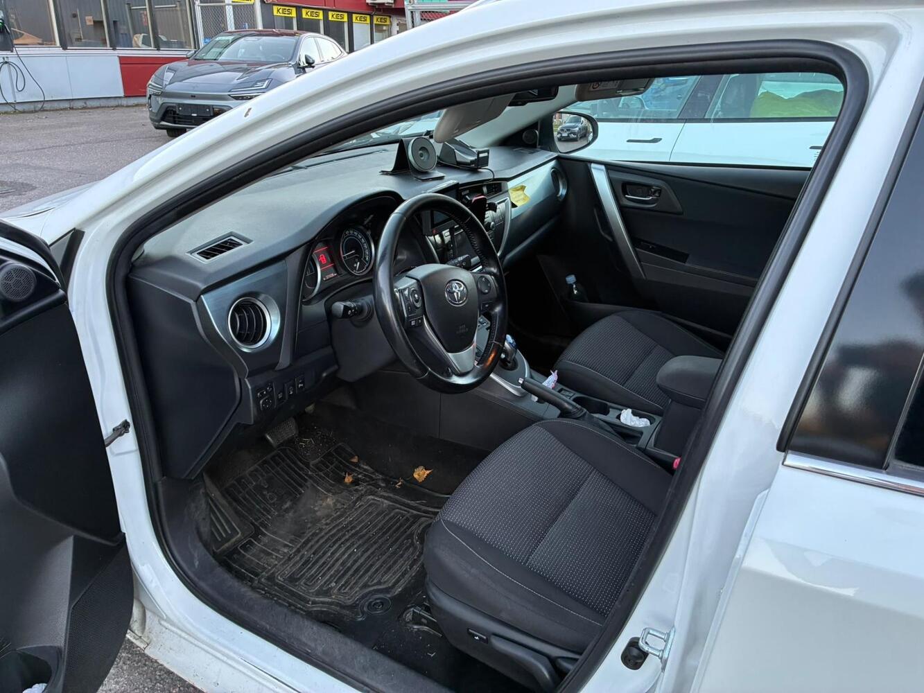 Toyota Auris vaihtoauto