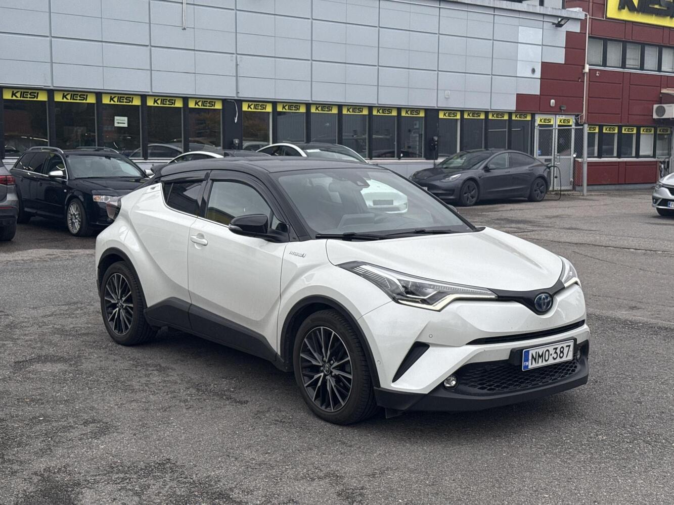 Toyota C-HR vaihtoauto