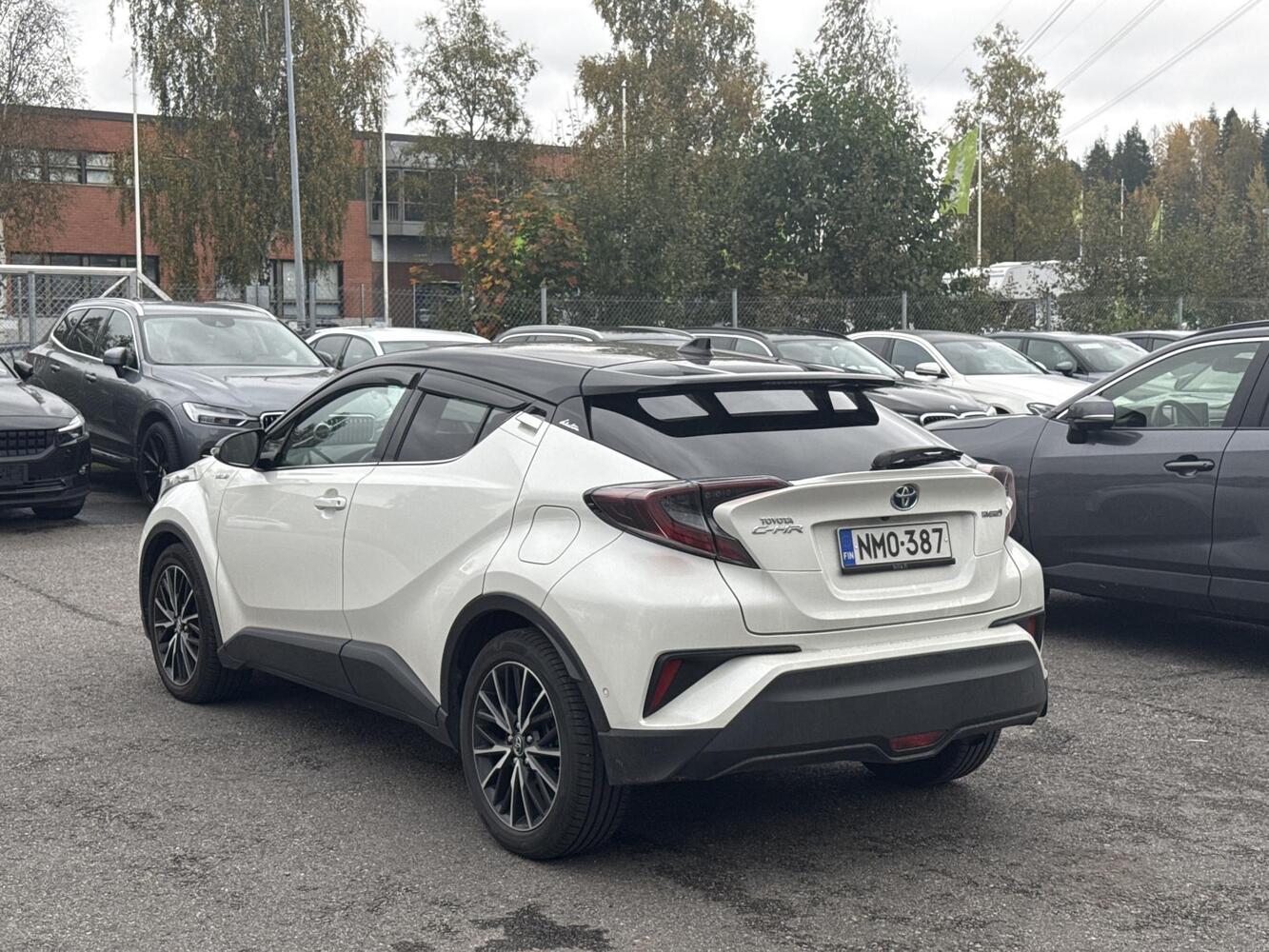 Toyota C-HR vaihtoauto