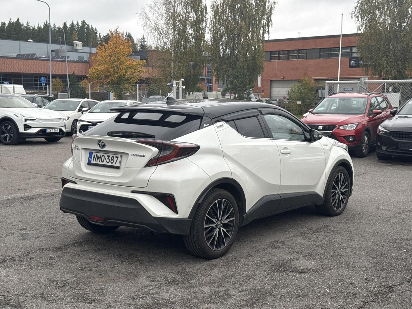 Toyota C-HR vaihtoauto