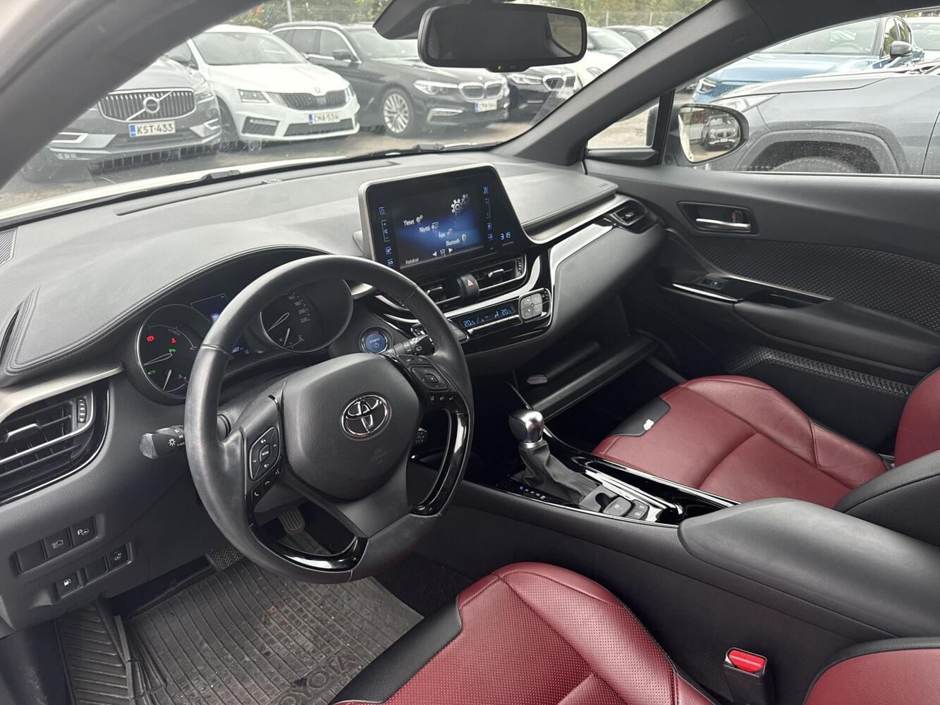 Toyota C-HR vaihtoauto