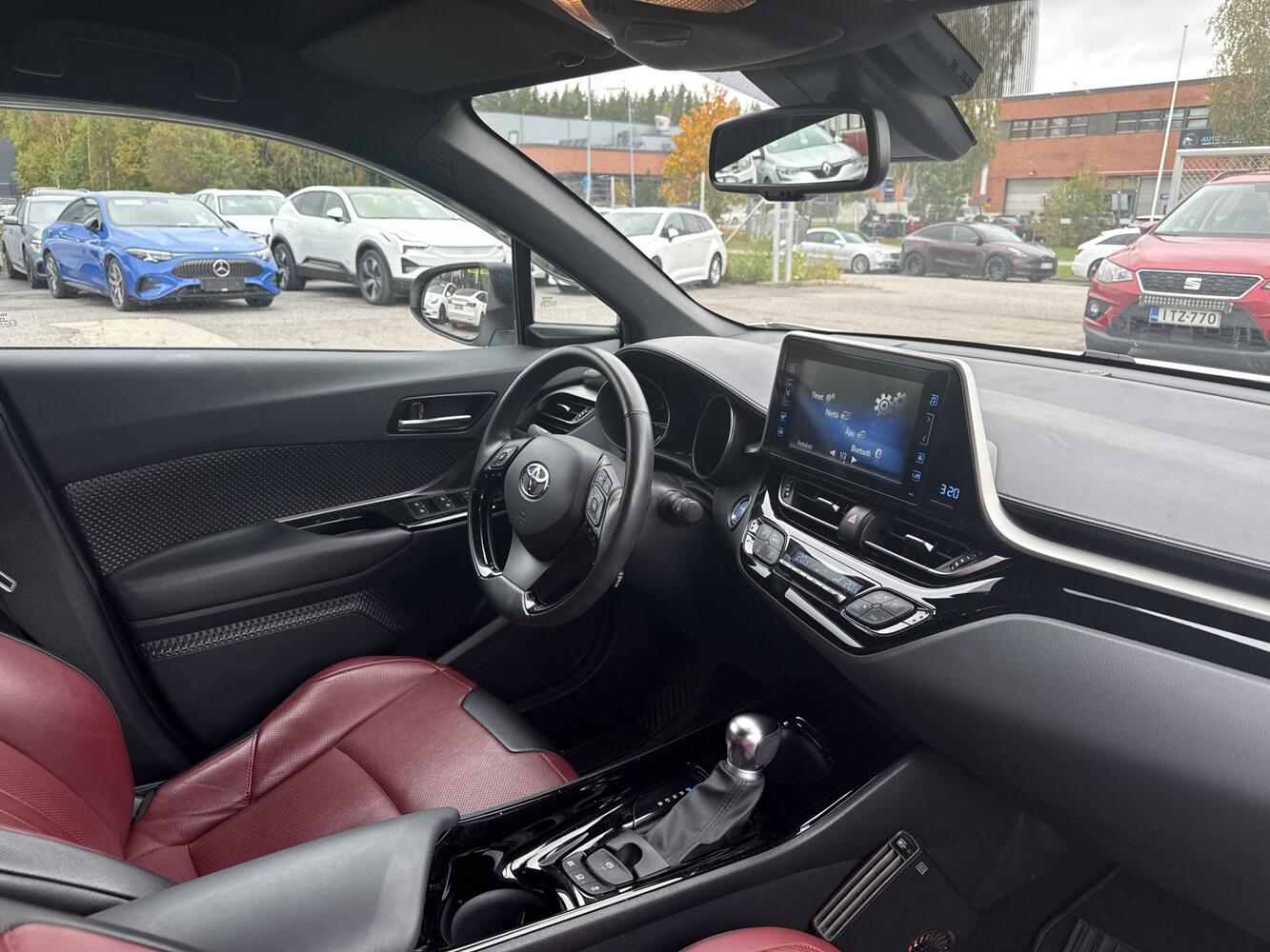 Toyota C-HR vaihtoauto