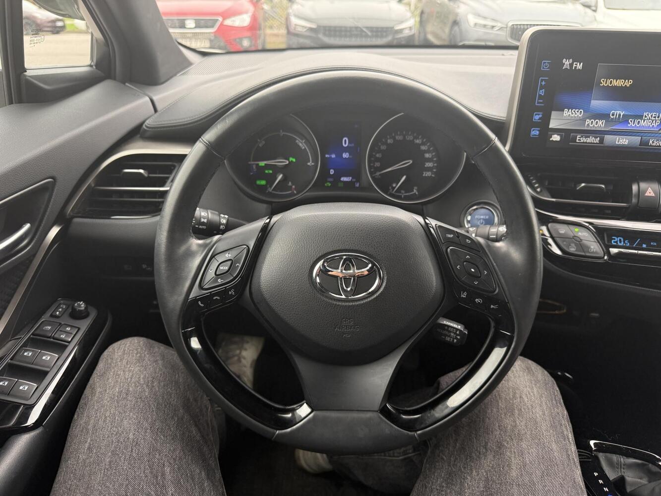 Toyota C-HR vaihtoauto