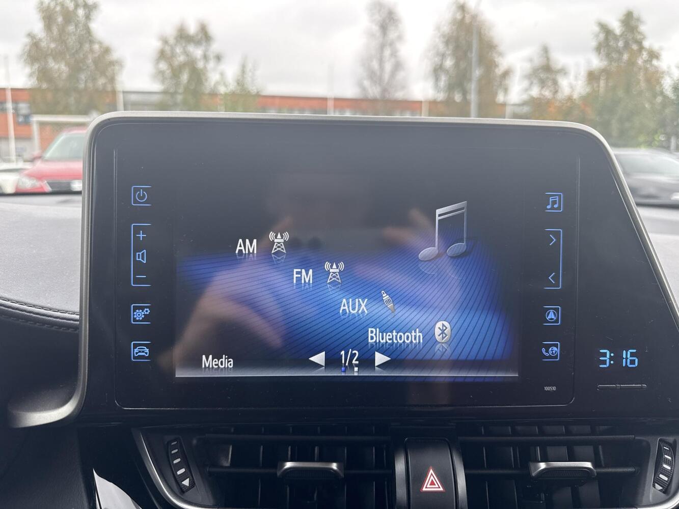 Toyota C-HR vaihtoauto