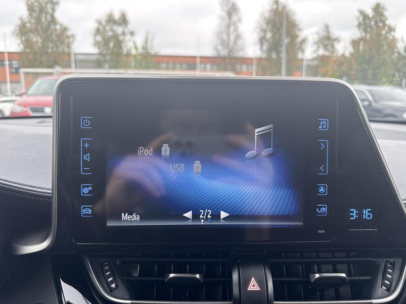 Toyota C-HR vaihtoauto