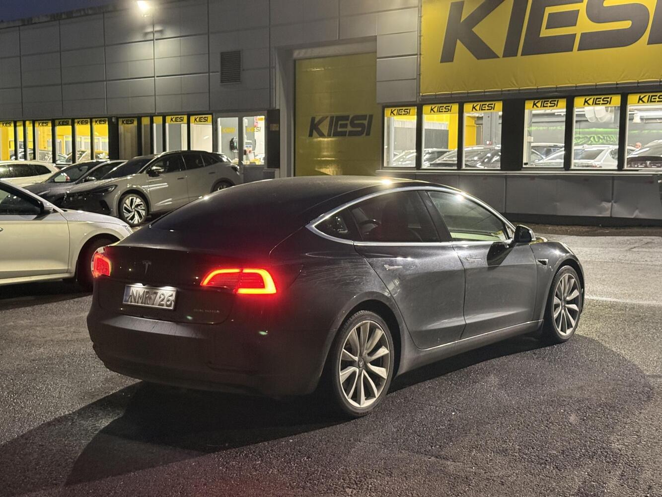 Tesla Model 3 vaihtoauto