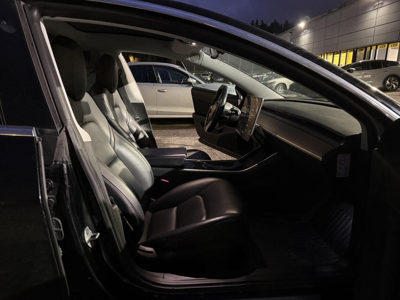 Tesla Model 3 vaihtoauto
