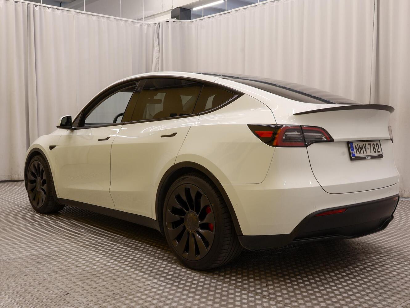 Tesla Model Y vaihtoauto