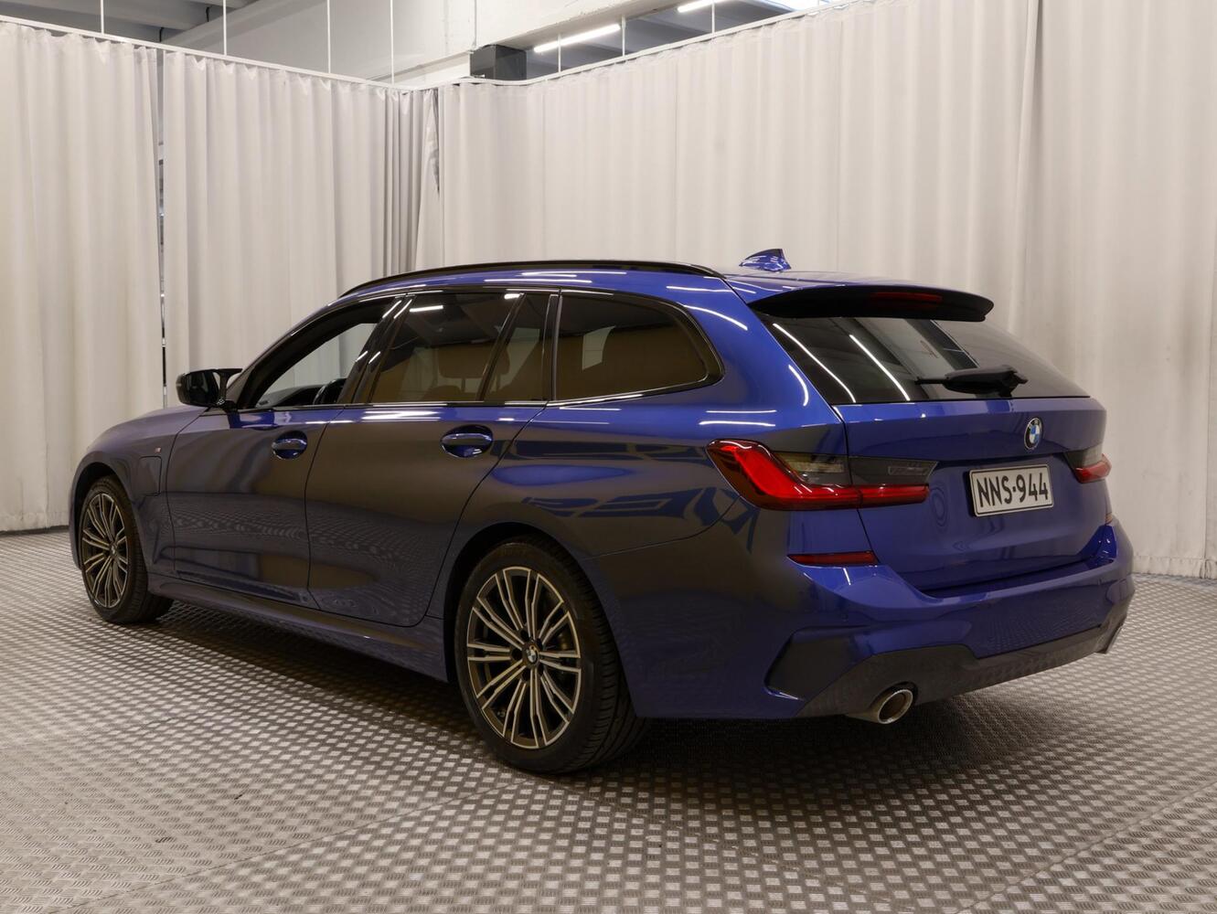 BMW 330 vaihtoauto