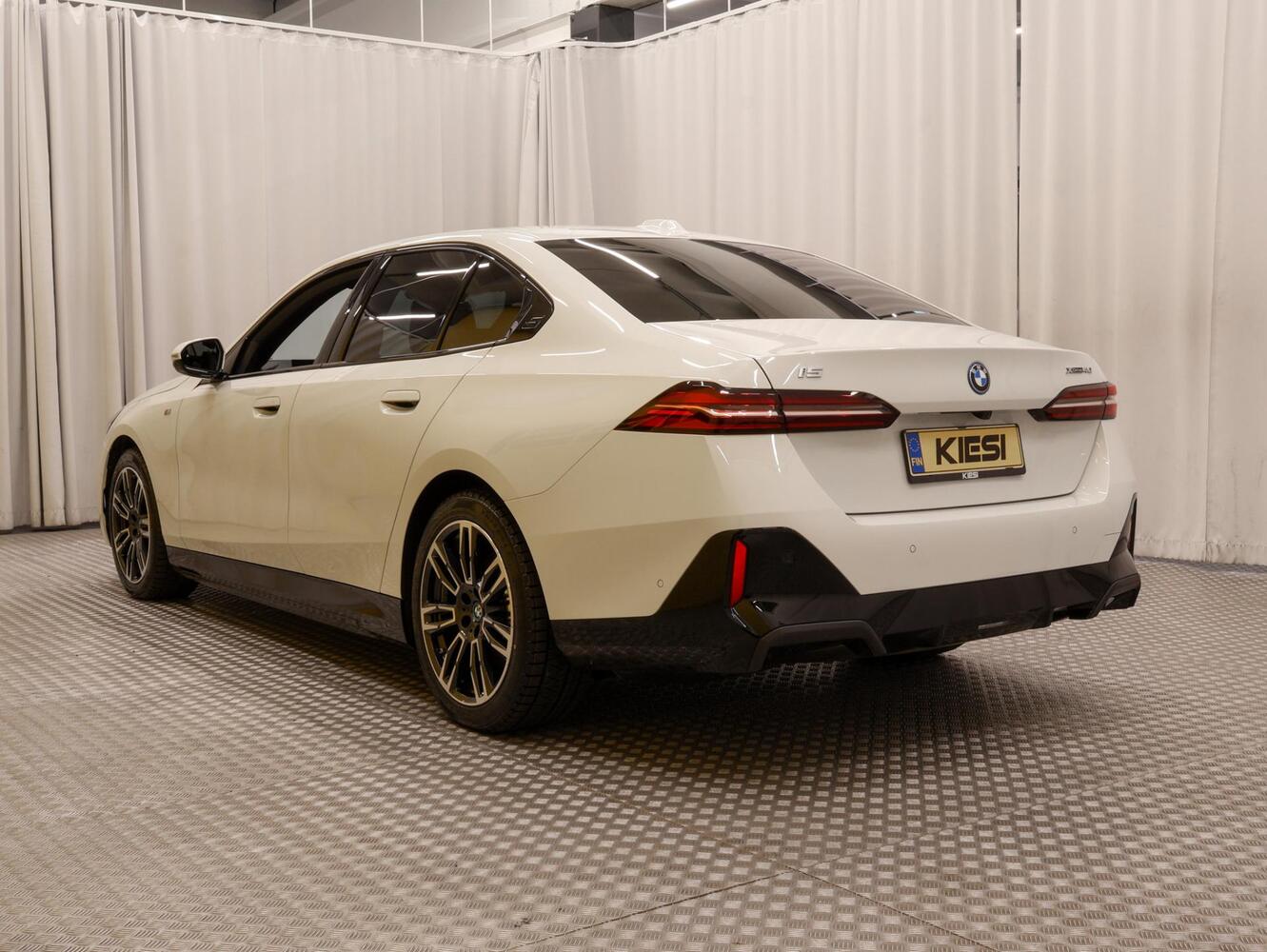 BMW i5 vaihtoauto