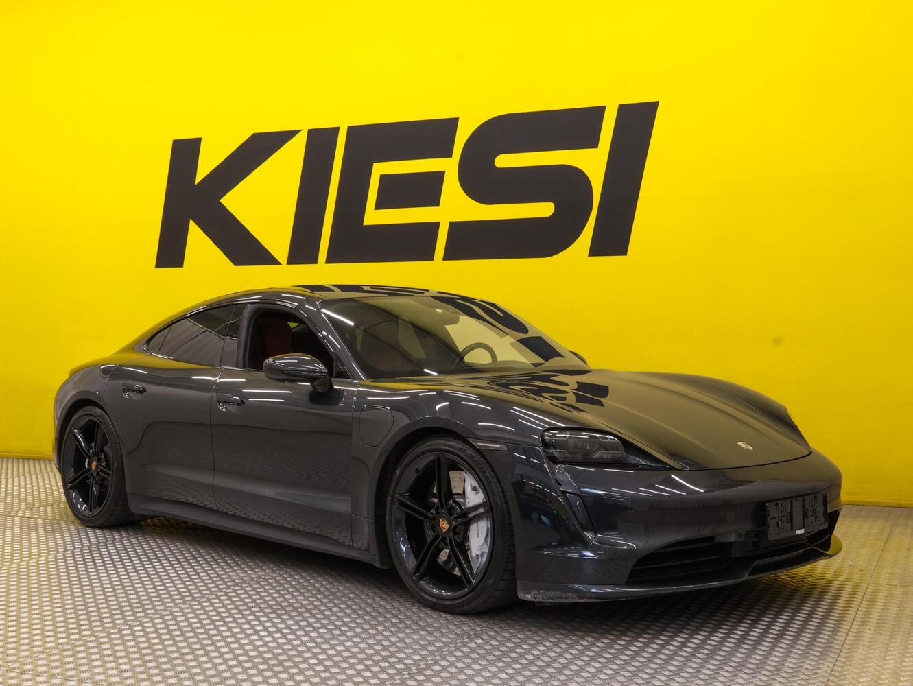 Porsche Taycan vaihtoauto
