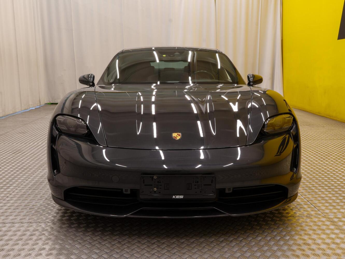 Porsche Taycan vaihtoauto
