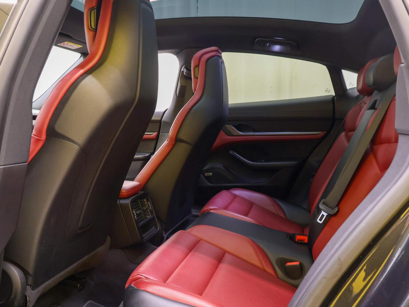 Porsche Taycan vaihtoauto