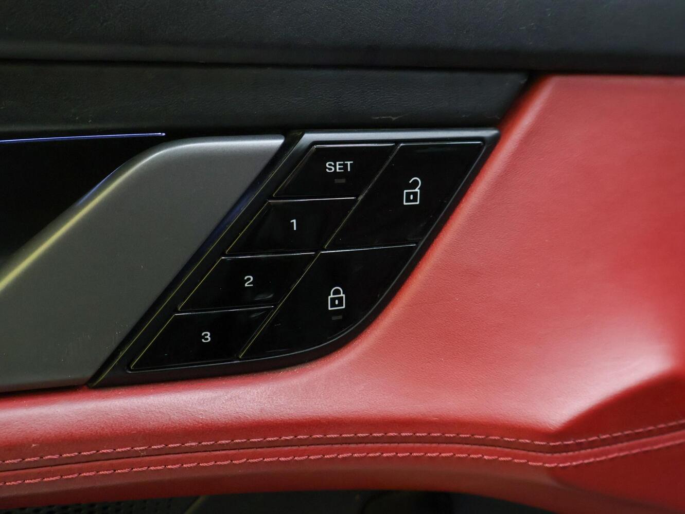 Porsche Taycan vaihtoauto