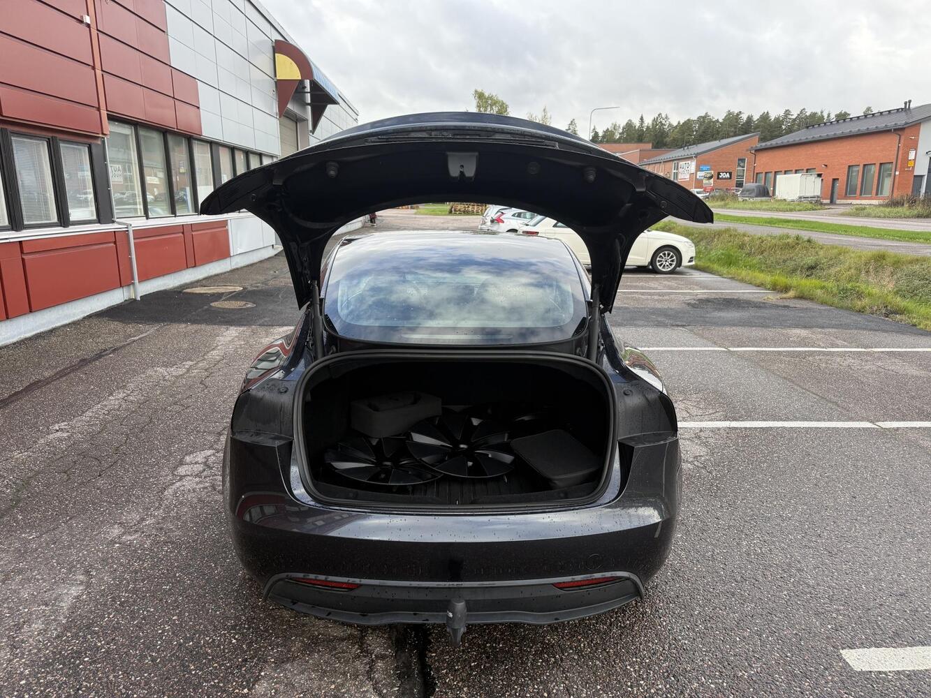 Tesla Model 3 vaihtoauto