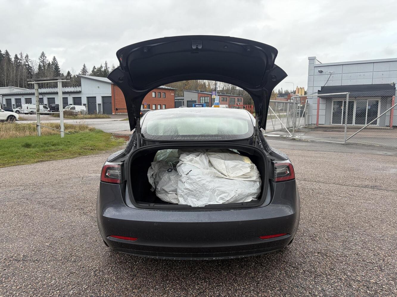 Tesla Model 3 vaihtoauto