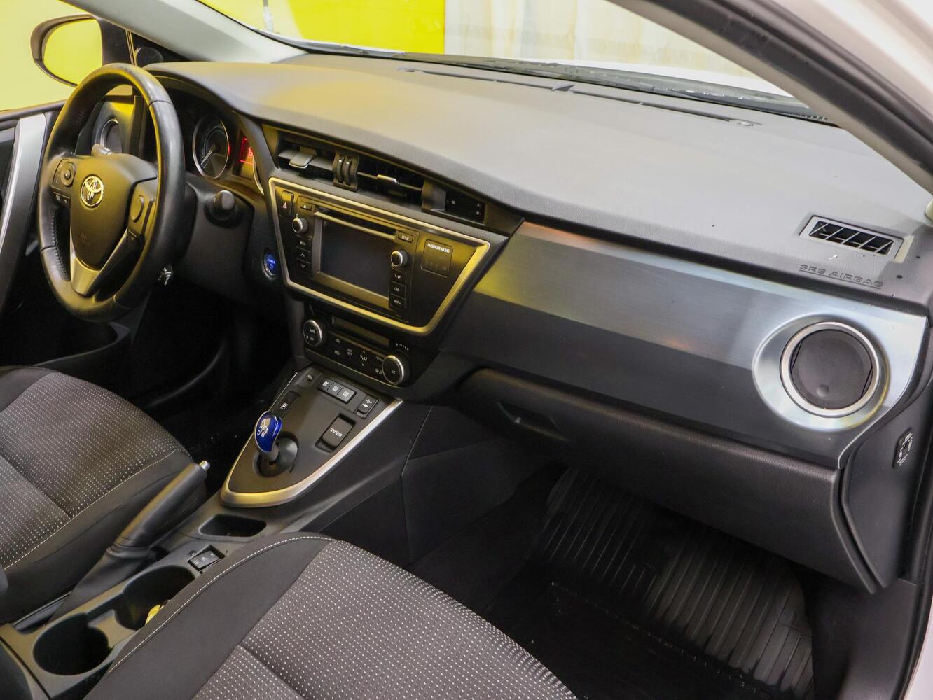 Toyota Auris vaihtoauto