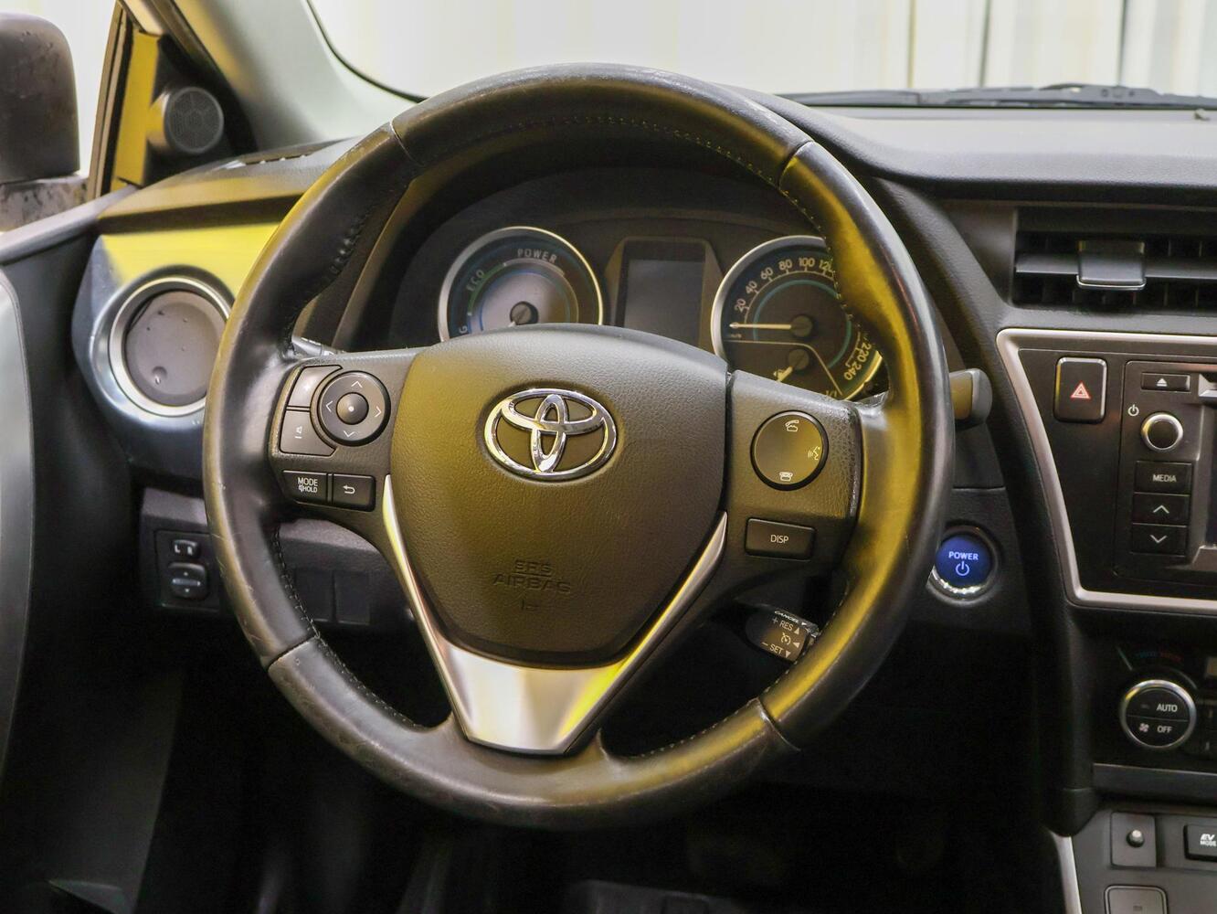 Toyota Auris vaihtoauto