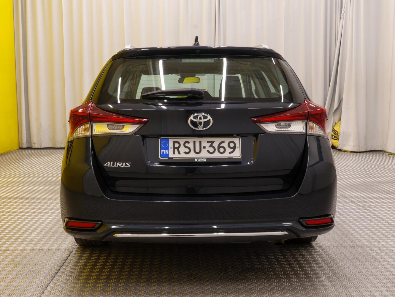 Toyota Auris vaihtoauto