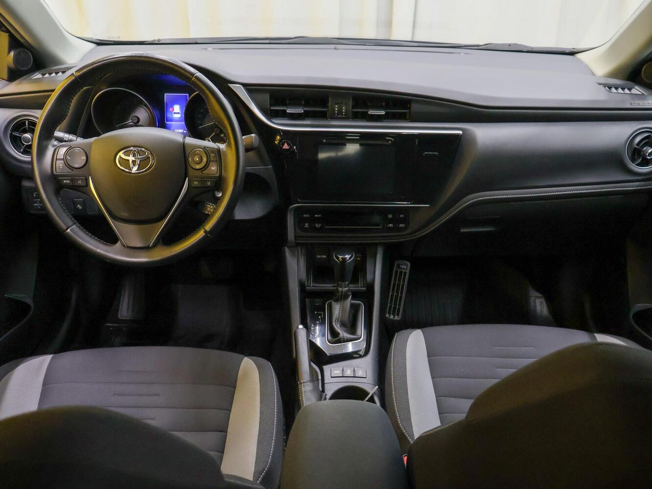Toyota Auris vaihtoauto