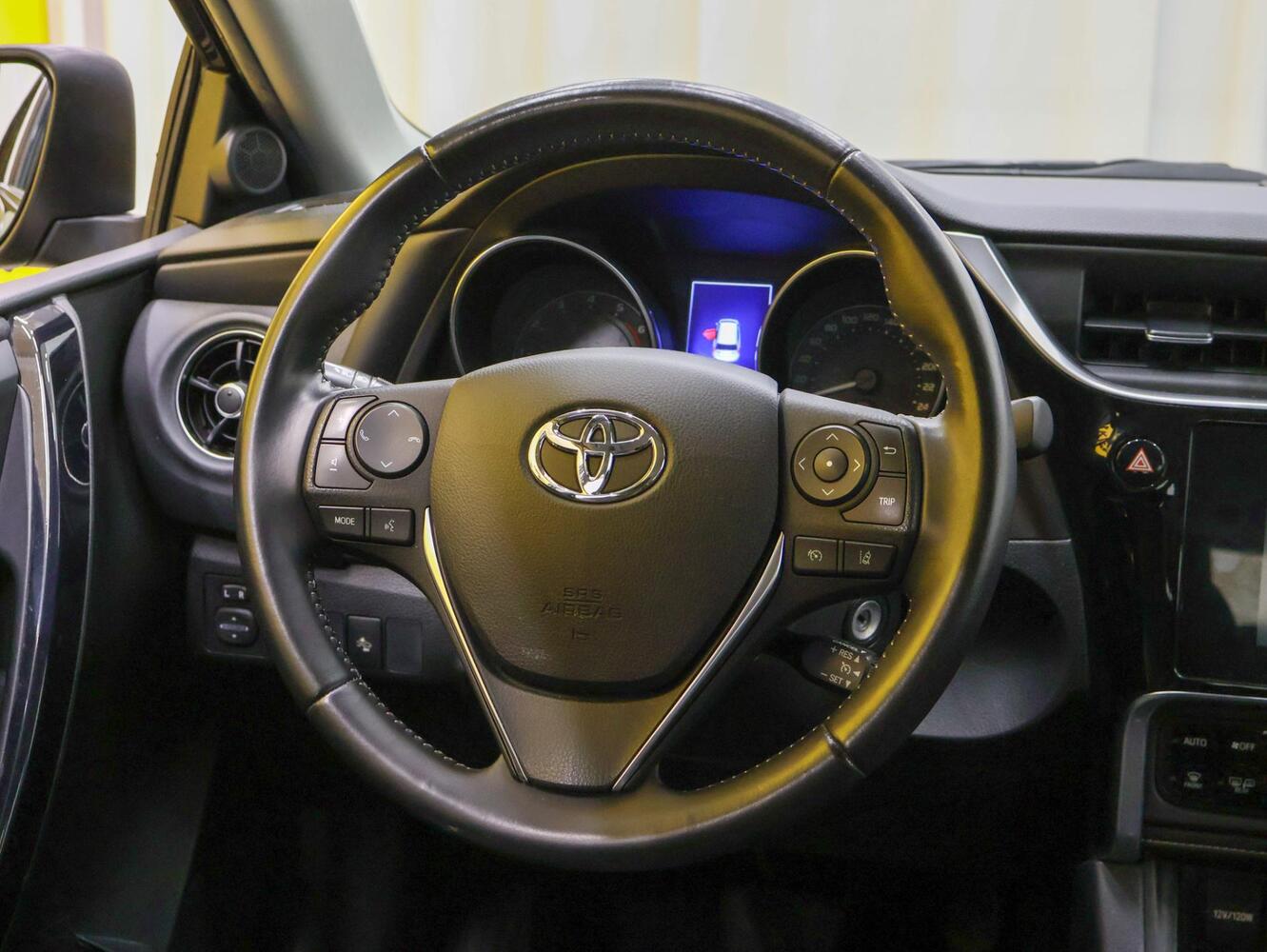 Toyota Auris vaihtoauto