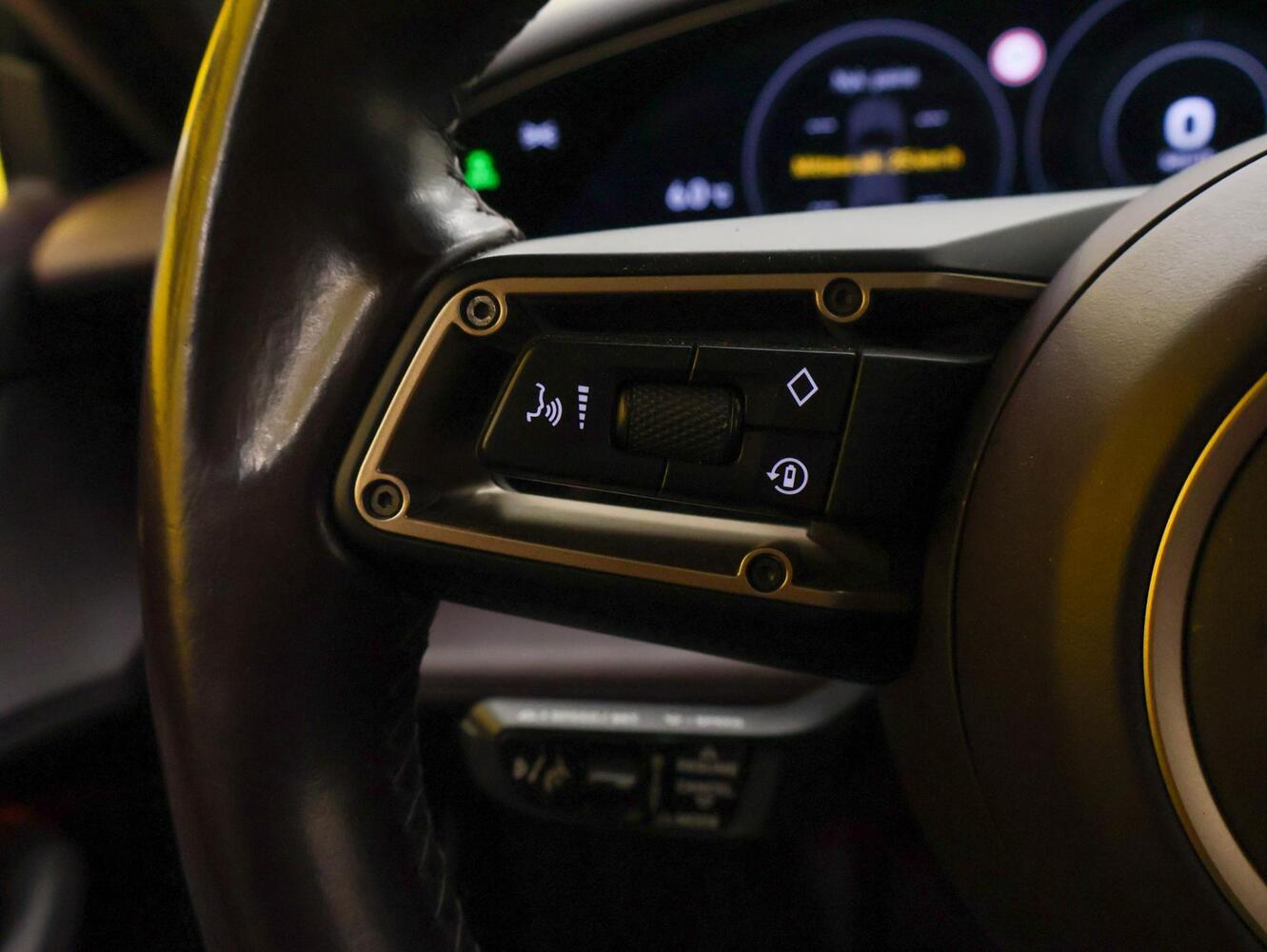Porsche Taycan vaihtoauto