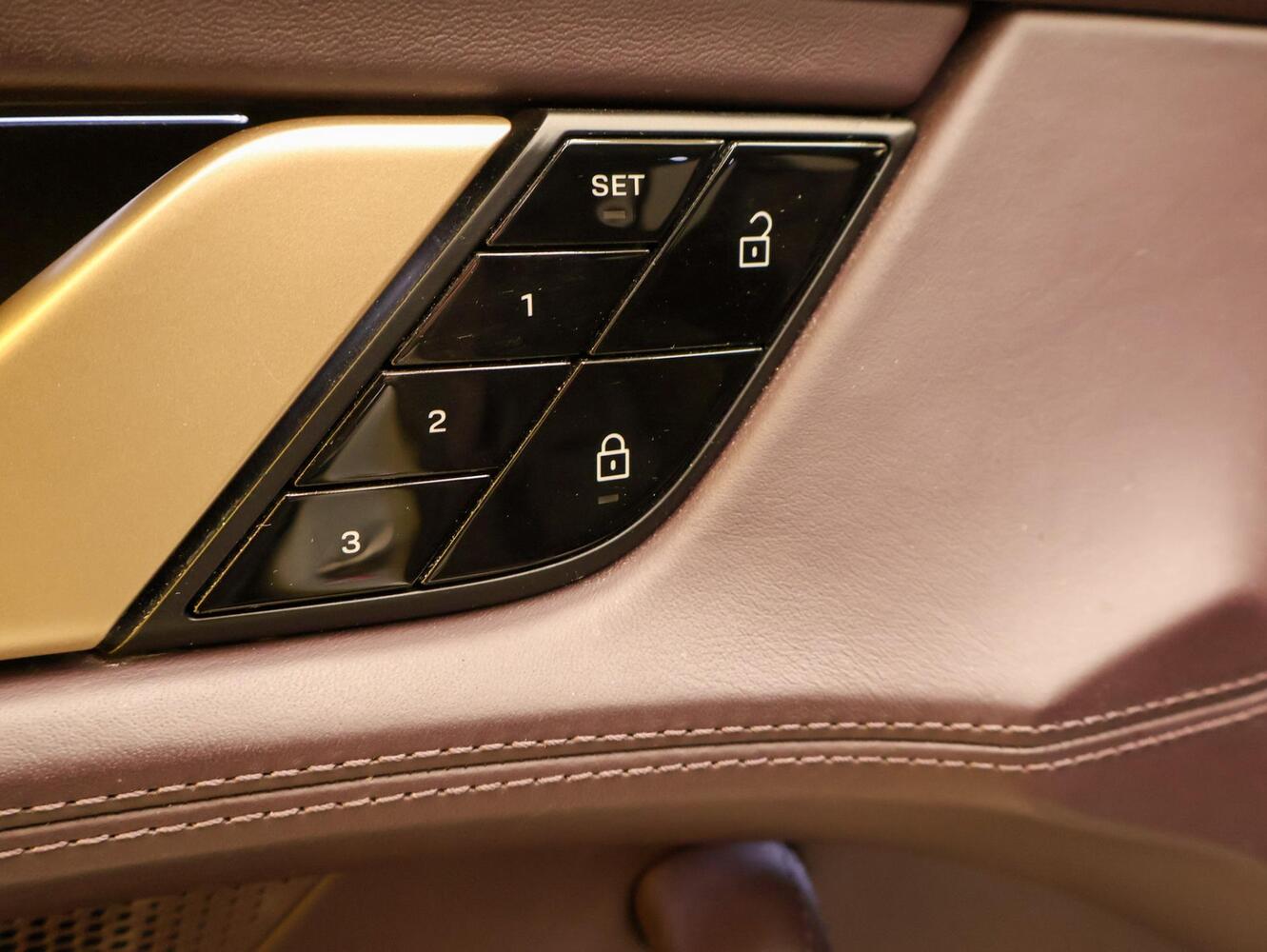 Porsche Taycan vaihtoauto