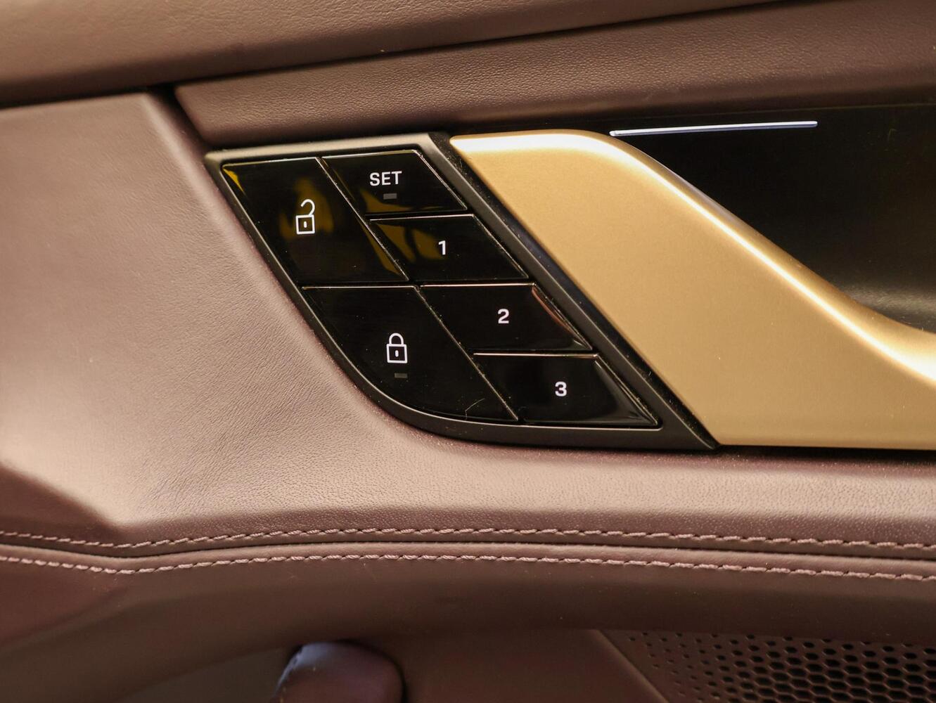 Porsche Taycan vaihtoauto